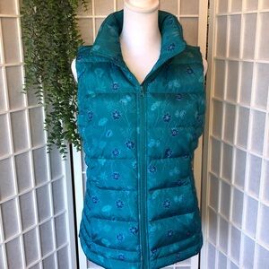 Lands’ End Teal with Blue Floral Print Down Puffer Vest in Size 6-8. Like New